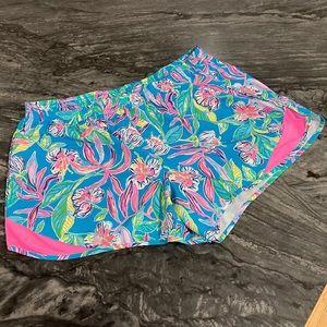 Lilly Pulitzer Luxletic 4 Inch Ocean Trail Keep On Be Leafing Size L Shorts EUC